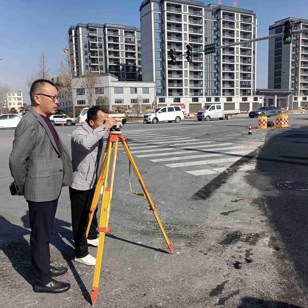 視察測(cè)平_副本